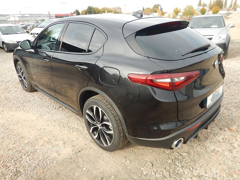 Alfa Romeo Stelvio 2.2 JTD Q4 AUTOMAT - fotka 8 z 27
