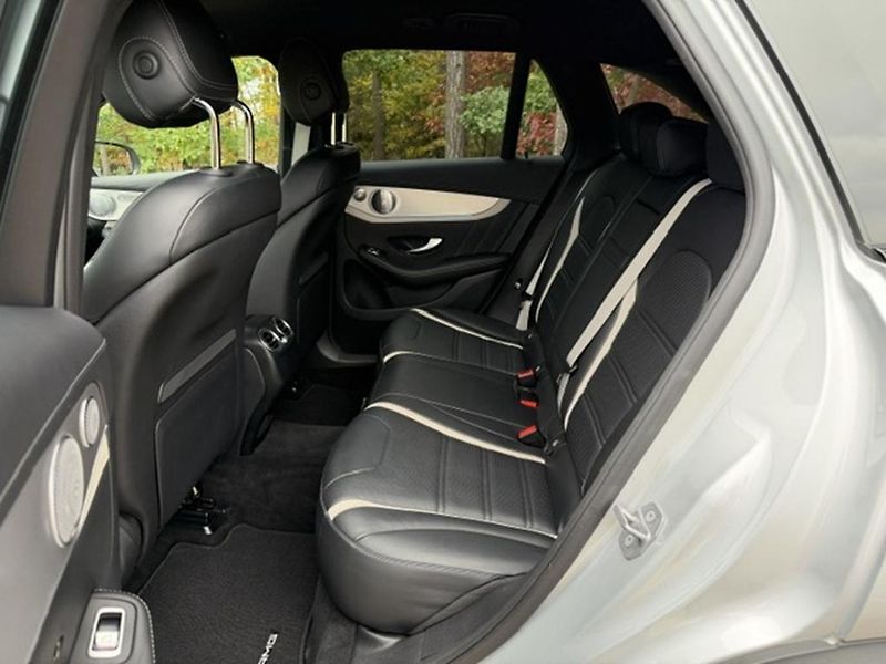 Mercedes-Benz GLC AMG GLC 63S 4MATIC+ V8 BITURBO - fotka 18 z 46