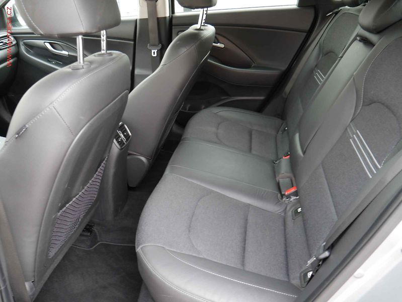 Hyundai i30 (2022) 1.5 T-GDi FastBack, 1.maj,ČR - fotka 10 z 21