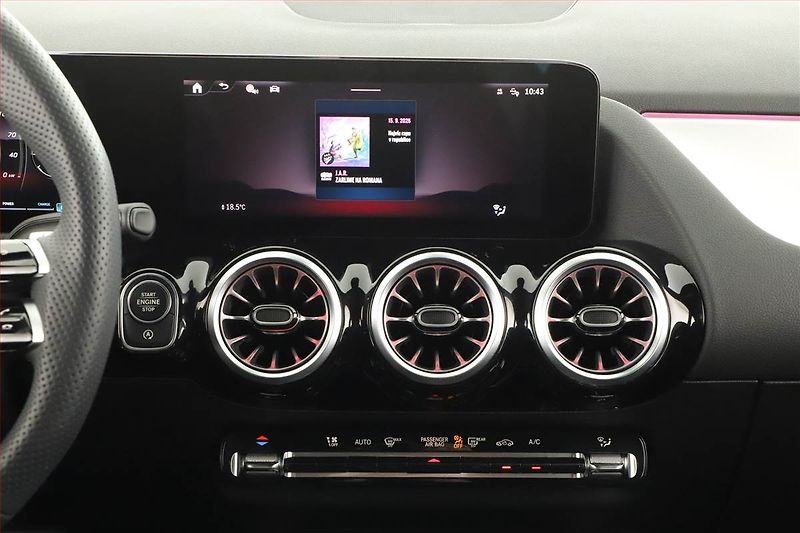 Mercedes-Benz GLA (2025) 180, AMG LINE, KEYLESS - fotka 12 z 20