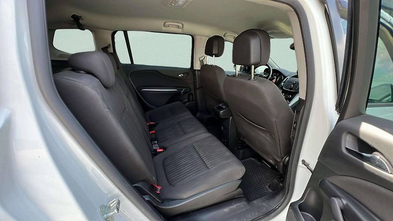 Opel Zafira Tourer 1.4 Turbo MT6 (103kW)/0 - fotka 31 z 41
