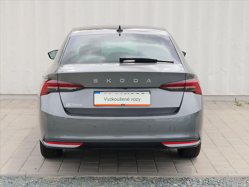 Škoda Octavia 1,5   M-HEV TOP SELECTION 110k - fotka 23 z 31