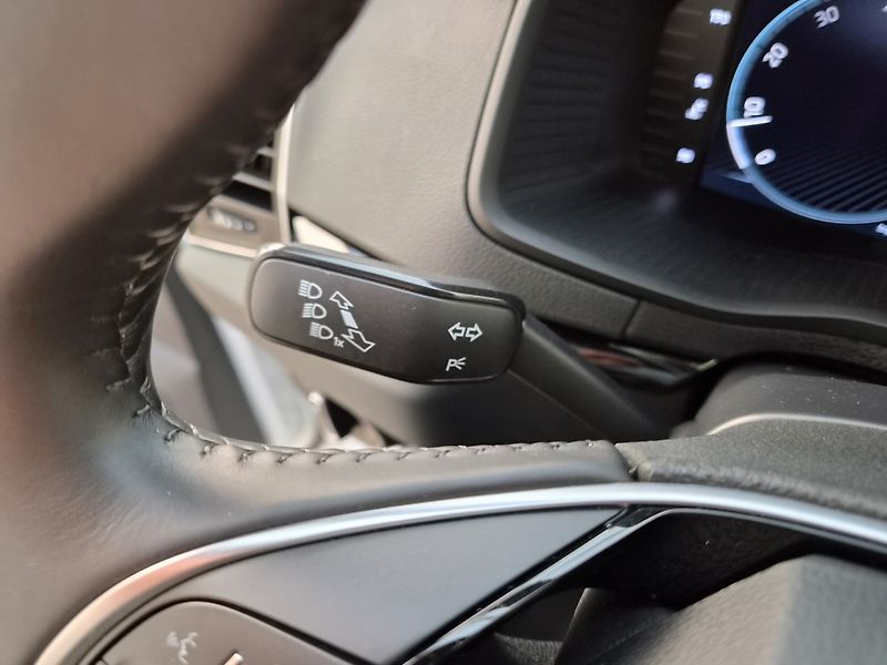 Škoda Karoq 1.5 TSI Top selection - fotka 10 z 27