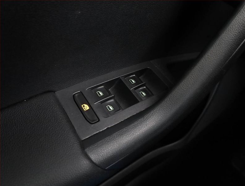 Škoda Octavia (2013) RS 2.0 TDI, Automat, Xenony - fotka 17 z 18