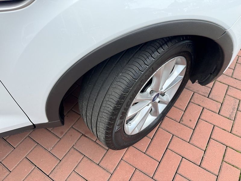Ford Kuga (2011) 2.0TDCi AWD Titanium Navi - fotka 46 z 49