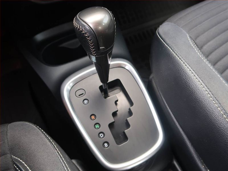 Toyota Yaris (2015) 1.5 Hybrid, Automat, Kůže - fotka 13 z 18