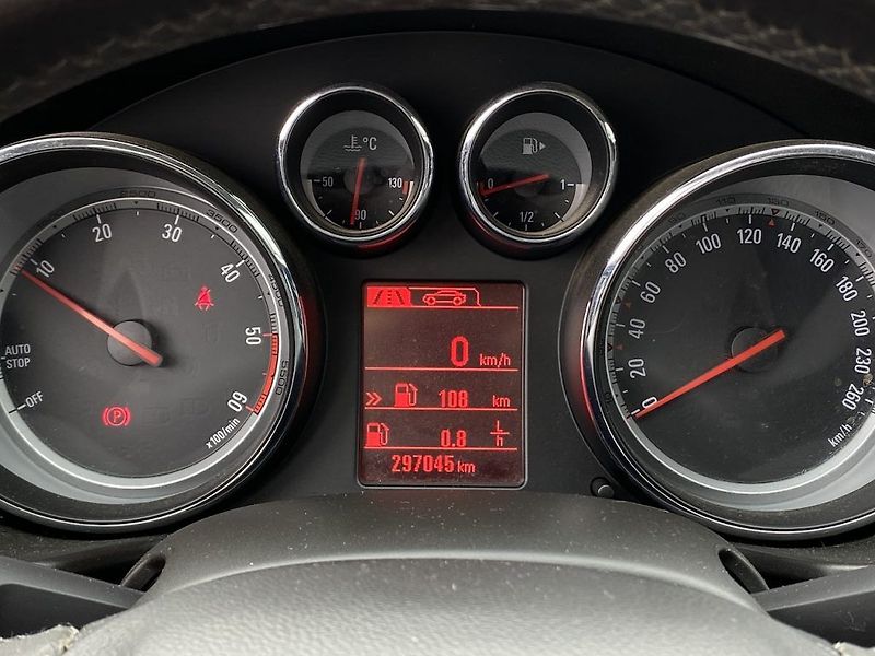 Opel Insignia 2.0CDTi, manual, navi, tažné - fotka 9 z 12