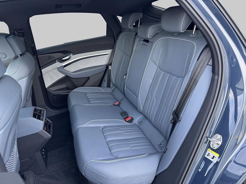 Audi e-tron Sportback 55 quattro S line - fotka 18 z 34