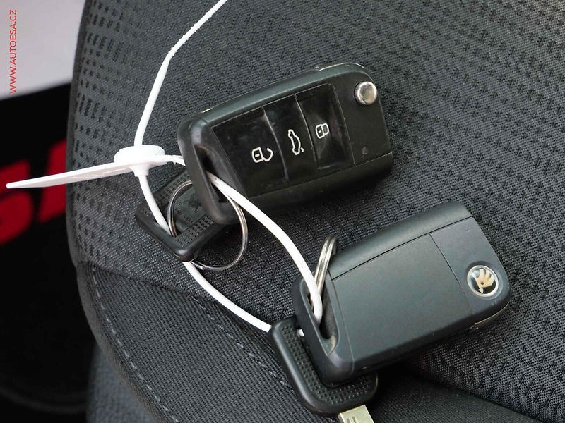 Škoda Octavia (2015) 2.0 TDi, ČR, Navi, bixen - fotka 24 z 24