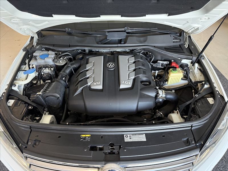 Volkswagen Touareg 3,0 TDI kůže,tažné,po servisu! - fotka 22 z 24