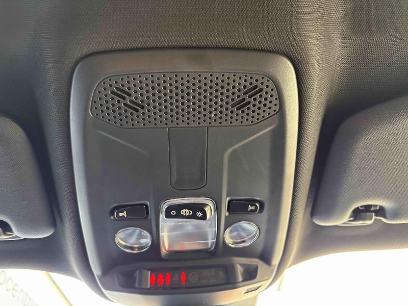 Peugeot 2008 (2023) AllurePack 1.2 PureTech EAT8 - fotka 35 z 37