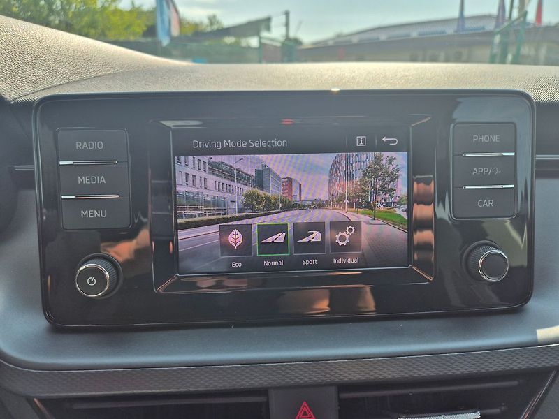 Škoda Kamiq 1,5 TSI 110 kW, CZ, 1. majitel - fotka 21 z 25