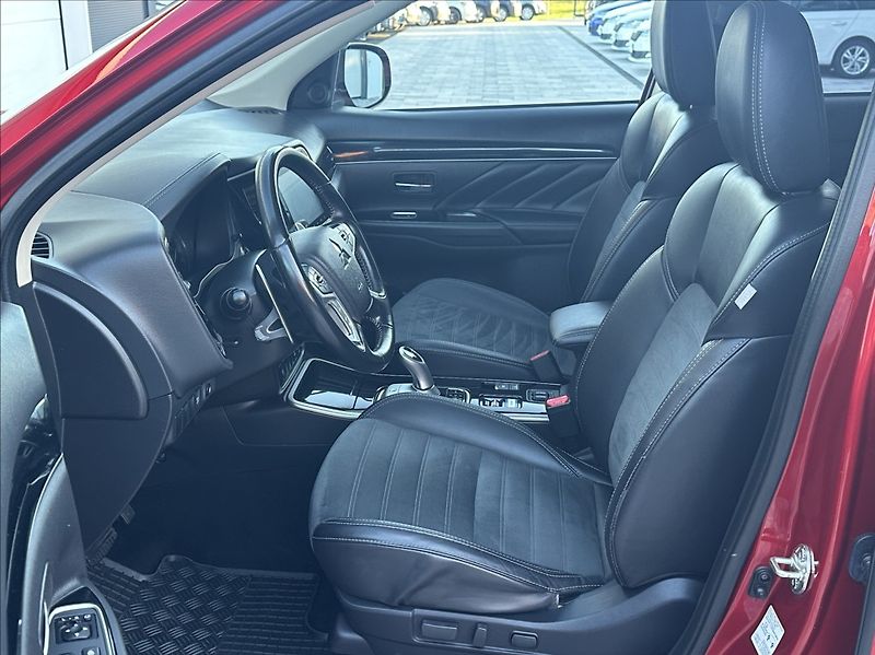 Mitsubishi Outlander 2,4 PHEV 224PS  Diamant 4x4 A/ - fotka 12 z 58