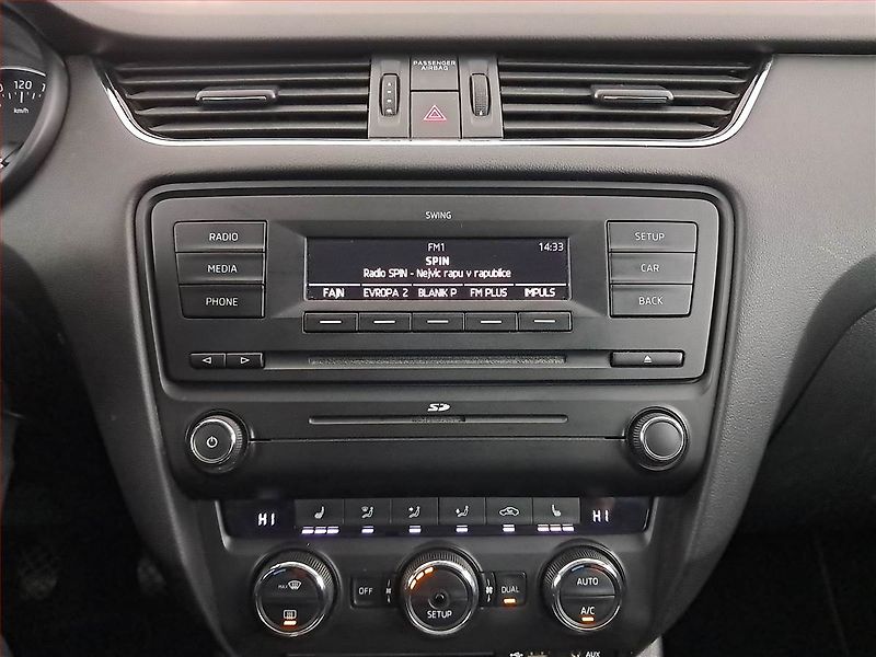 Škoda Octavia (2014) 1.6 TDI, Tempomat - fotka 12 z 16