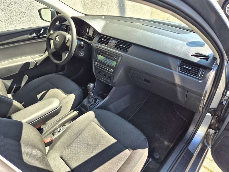 Škoda Rapid 1,2 TSi Klima Tempomat Alu TZ - fotka 22 z 27