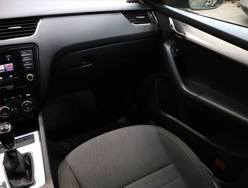 Škoda Octavia (2014) Style 2.0 TDI, Automat, Navi - fotka 8 z 19