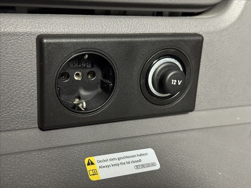 Volkswagen California 2,0 TDi  DSG Beach LED Assist - fotka 20 z 50
