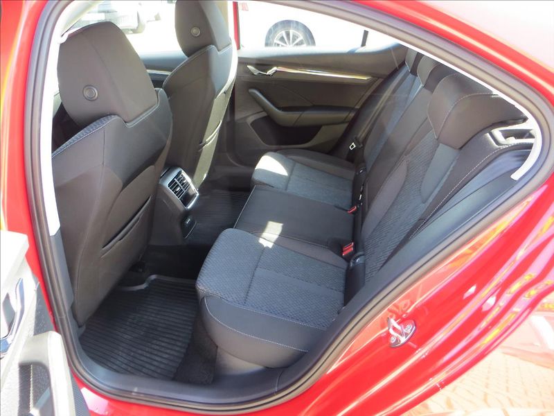 Škoda Octavia 2,0 TDI Style ČR - fotka 27 z 29