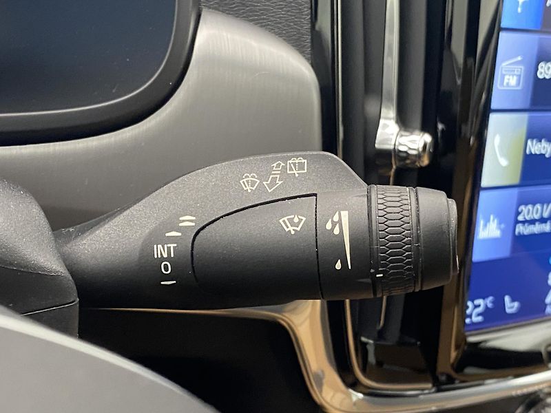 Volvo V90 D4 MOMENTUM AUT  - fotka 22 z 42