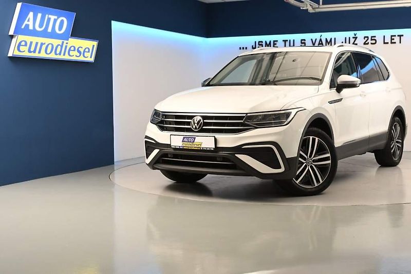 Volkswagen Tiguan Allspace (2023) 2.0 DSG LED 7Míst ACC Virtual - fotka 2 z 32