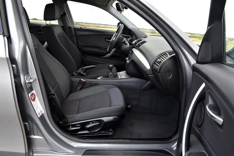 BMW Řada 1 120d 6st 130 kW, KLIMA, ALU - fotka 26 z 33