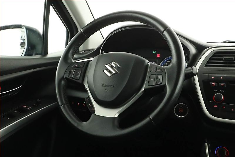 Suzuki SX4 S-Cross (2014) 1.6 DDiS AllGrip, 4X4 - fotka 8 z 14