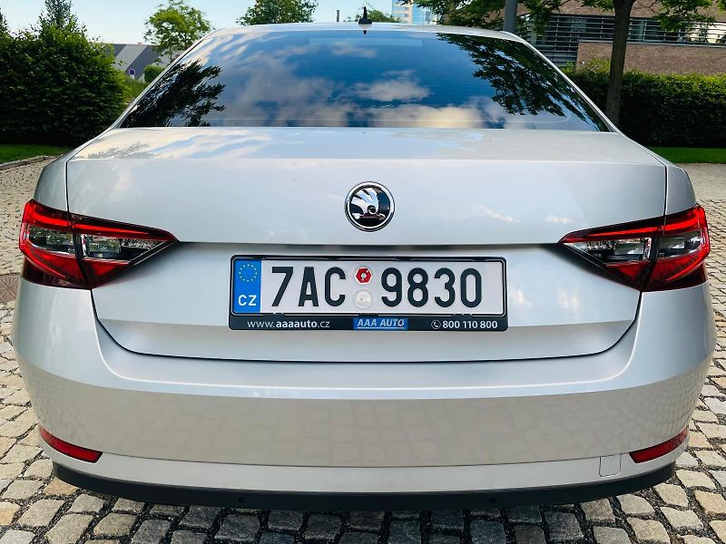 Škoda Superb 2.0TDI AUTOMAT SENZORY LED - fotka 15 z 49