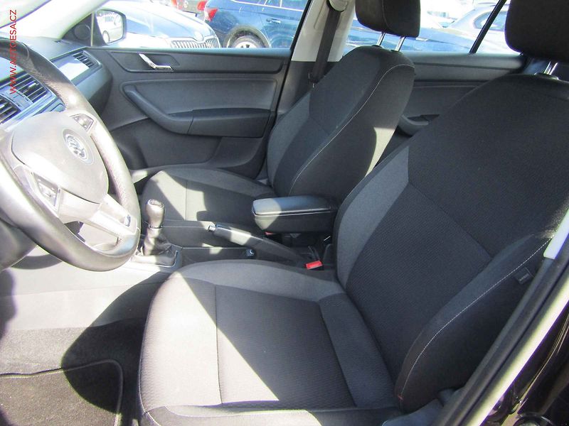 Škoda Rapid (2015) 1.6TDi, AC, temp - fotka 9 z 16