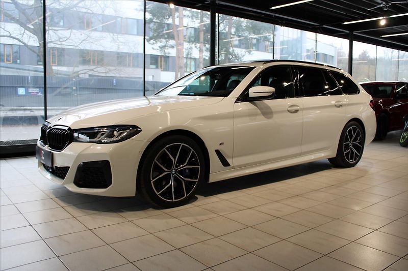 BMW Řada 5 530d xDrive M Sport DAProf/360 - fotka 3 z 35