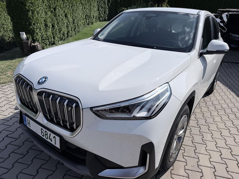 BMW iX1 (2023) - fotka 3 z 15