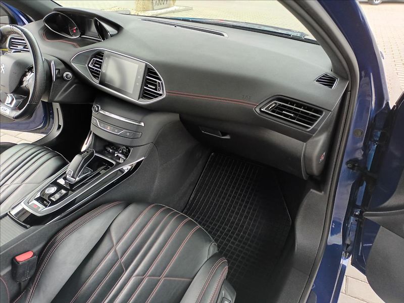 Peugeot 308 2,0 HDI,GT,130KW,ČR,SERVIS,NAV - fotka 23 z 50