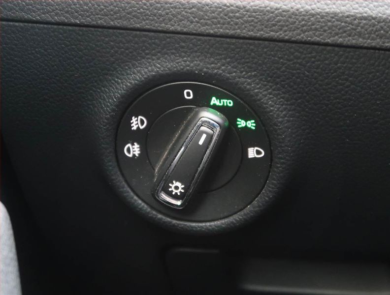 Škoda Superb (2016) Style 2.0 TDI, Navi, Xenony - fotka 17 z 21