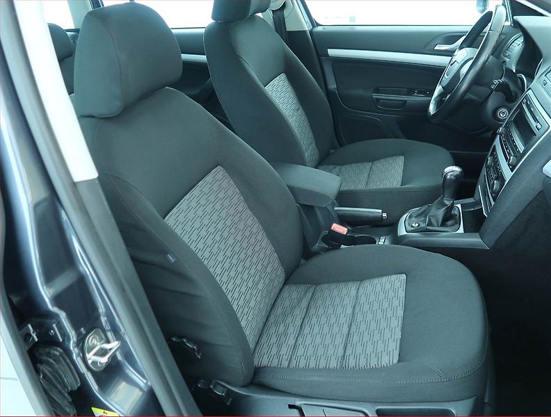 Škoda Octavia (2010) 2.0 TDI, Serv.kniha, Tempomat - fotka 9 z 17