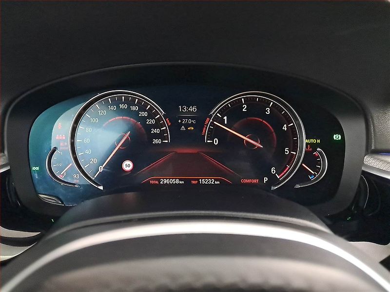 BMW Řada 5 (2018) M Sport 530d xDrive, 4X4 - fotka 11 z 20