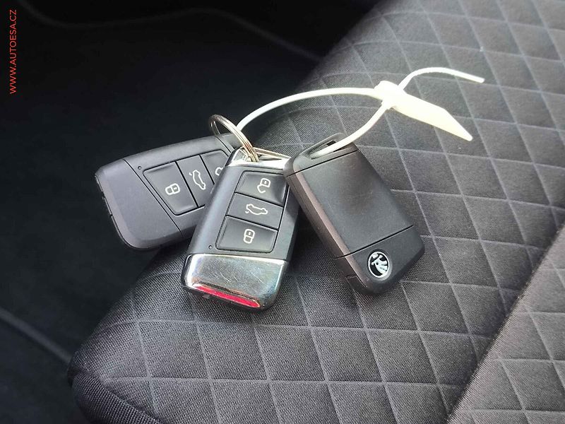 Škoda Superb (2022) 2.0 TDi, Style, DSG, LED - fotka 27 z 27