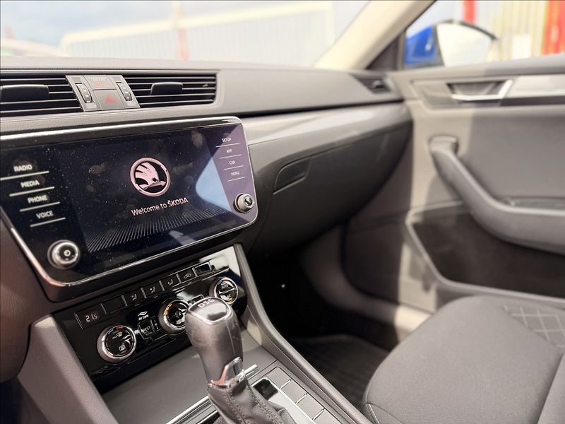 Škoda Superb 1,5 TSI 110kW DSG +SADA ALU - fotka 11 z 24