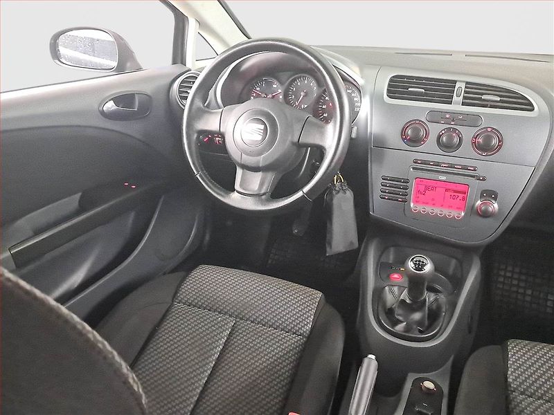 Seat Leon (2008) 1.4, nová STK, rezervace - fotka 7 z 16