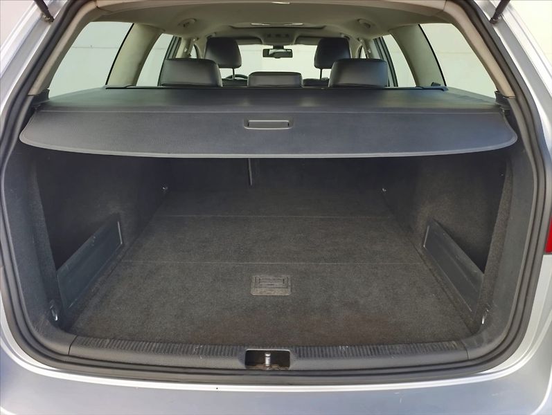 Volkswagen Passat 2,0 TDi Kůže Navigace Tažné - fotka 9 z 37
