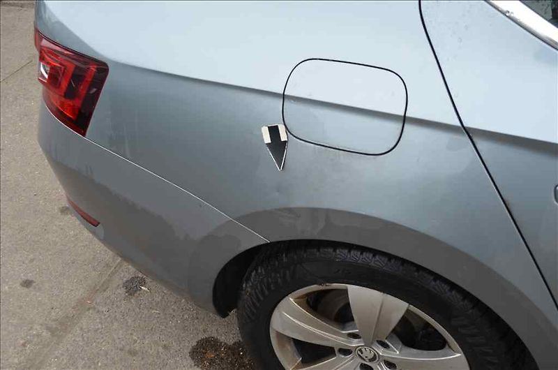 Škoda Superb (2017) 2,0 TDI AMBITION - fotka 8 z 19