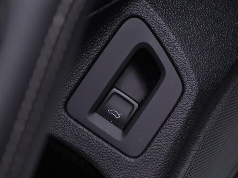 Volkswagen Passat 2,0 TSI 206kW R-line Highline - fotka 17 z 45
