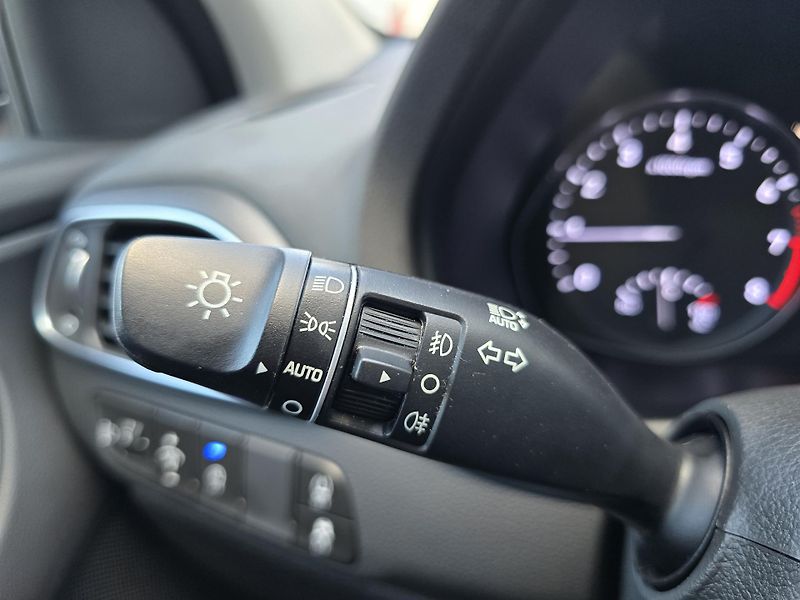 Hyundai i30 88kW COMFORT / LED KAMERA NAVI - fotka 20 z 37
