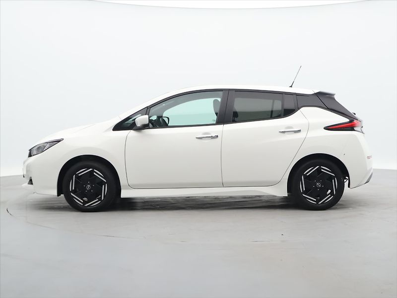 Nissan Leaf 110kW ACENTA 40kWh CZ - fotka 4 z 31