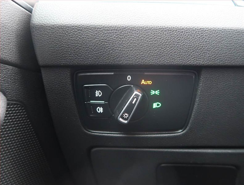 Volkswagen Passat (2016) 2.0 TDI, Automat, Navi - fotka 19 z 23