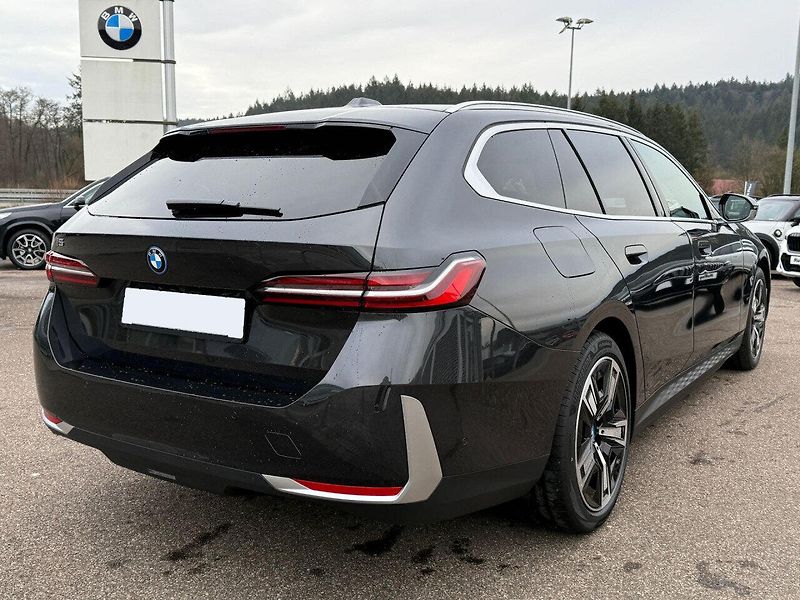 BMW i5 eDrive40 360 HuD ACC Venti - fotka 4 z 13