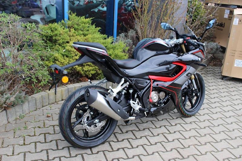 QJ Motor SRK 125 R (2025) NOVINKA 2025 SKLADEM - fotka 4 z 8