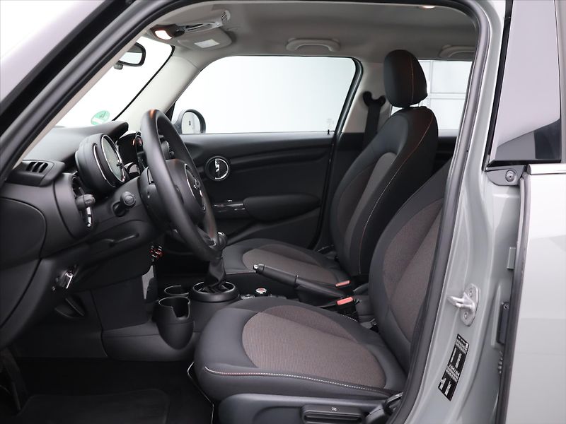 Mini Cooper 1,5 100 kW 1.Maj. Aut.klima - fotka 10 z 28