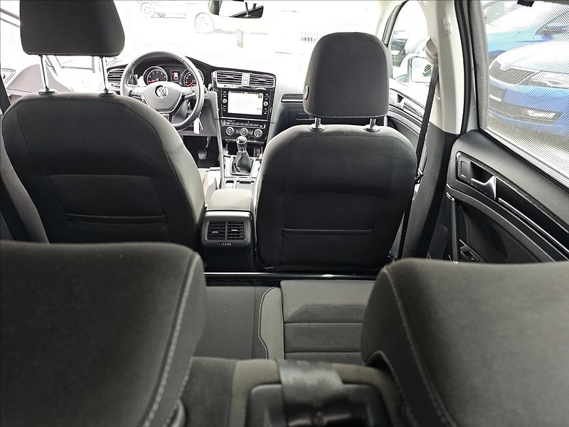 Volkswagen Golf VII 1,4 TSi Highline NAVI - fotka 33 z 52