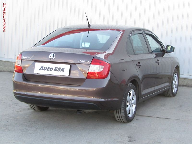 Škoda Rapid (2014) 1.2TSi, 2.maj,ČR, Fresh, - fotka 4 z 16