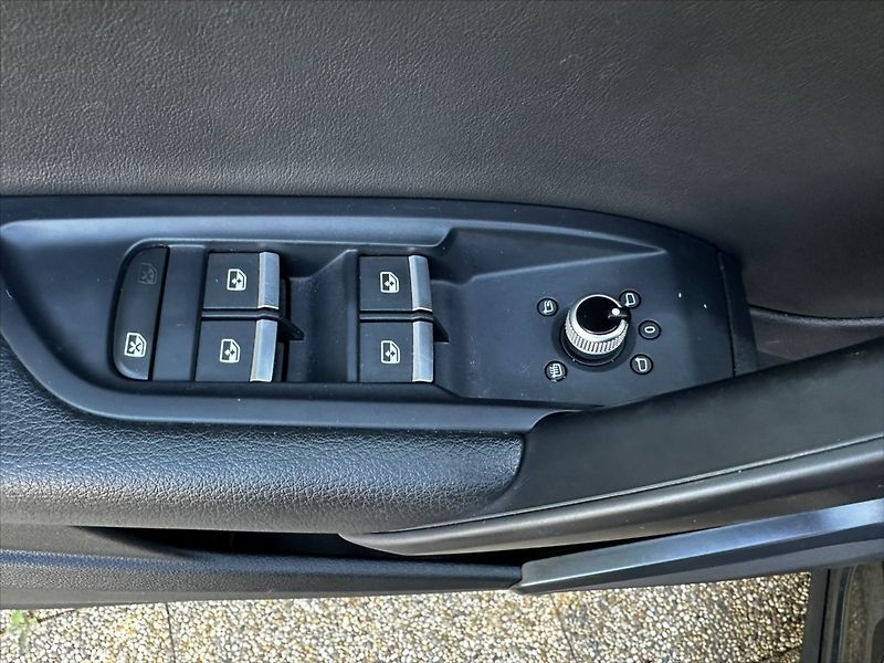 Audi Q5 2,0 TFSi 270kW-VIRTUAL-S Line - fotka 20 z 48