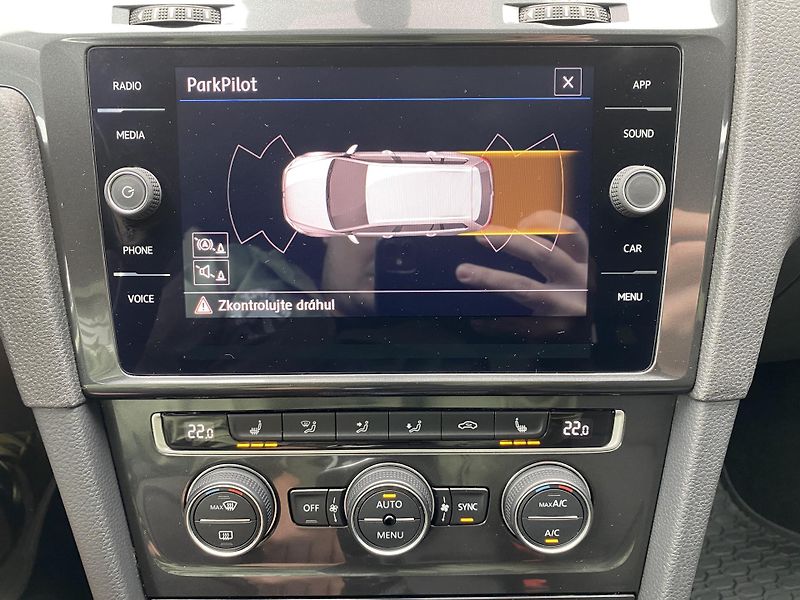 Volkswagen Golf 1.4 TSI 92kW-1xMAJ.-LED- ACC - fotka 25 z 44